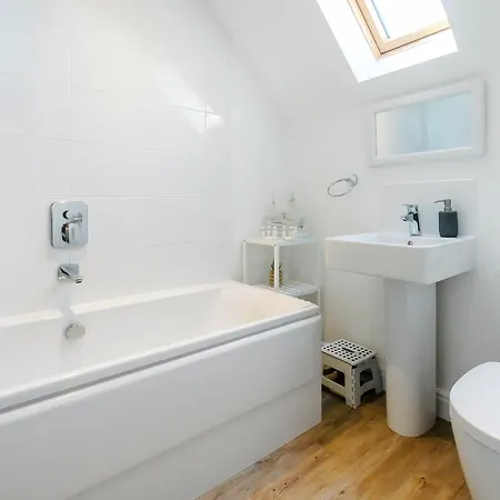 The Bay - The Bolthole * Reighton